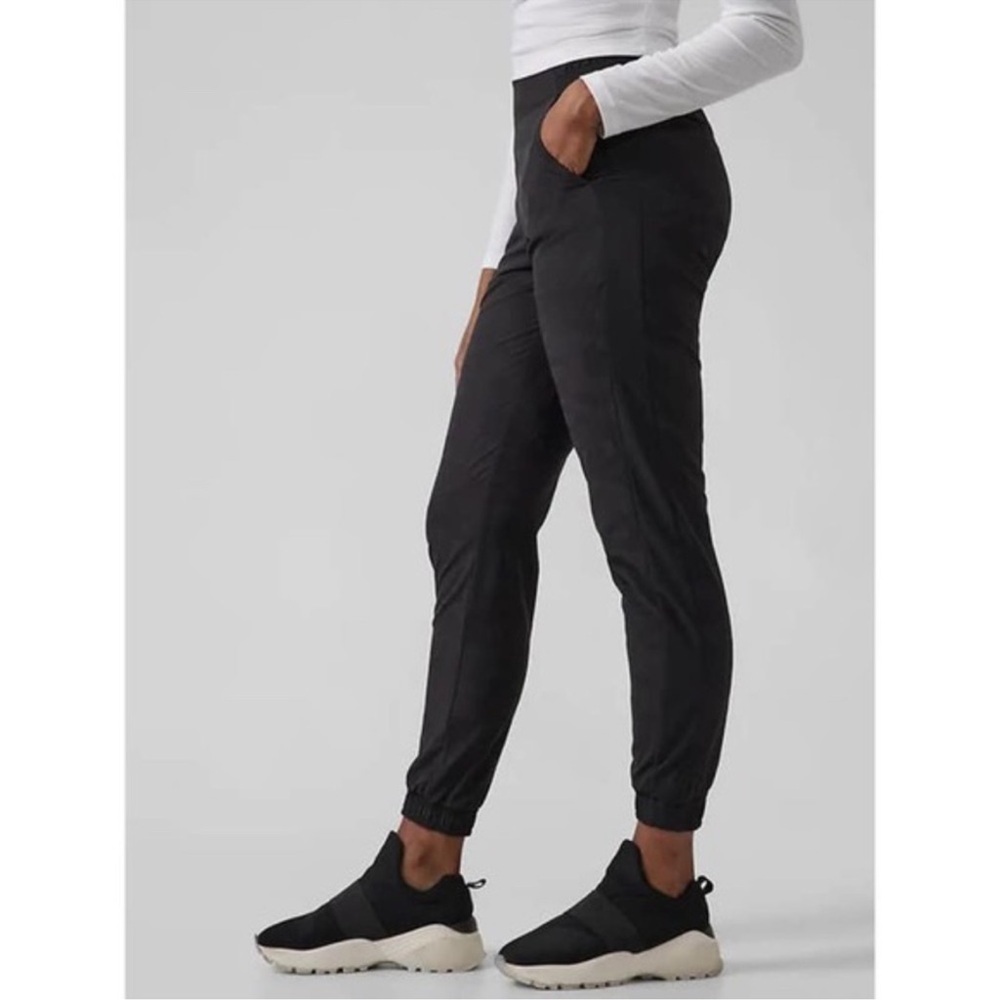 Like New - Athleta Brooklyn Textured Jogger - Camo - Black - size 6